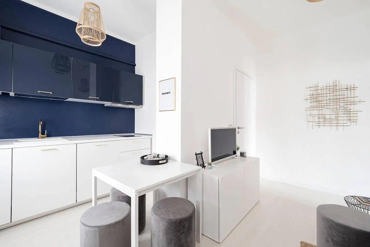Golden Navy Design Apartment In Porta Venezia Milan