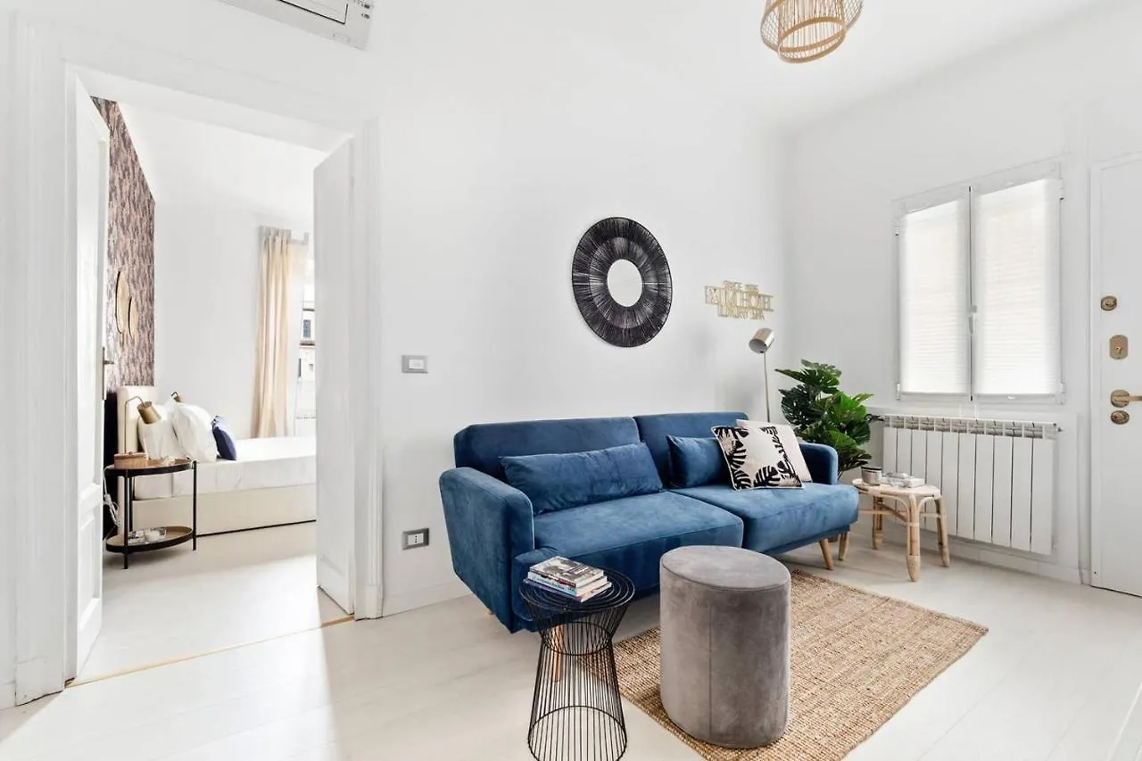 Golden Navy Design Apartment In Porta Venezia Milan